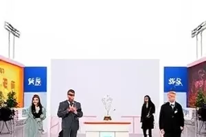《琥珀周记》条目封面，周记本与三处圈注